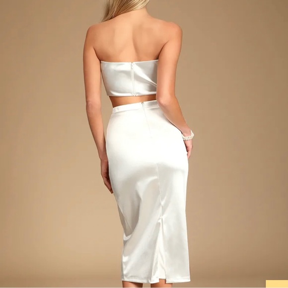 🤍GORGEOUS Lulu’s 2 Piece White Satin Corset and Pencil Skirt Dress Set 🤍 - Picture 4 of 10